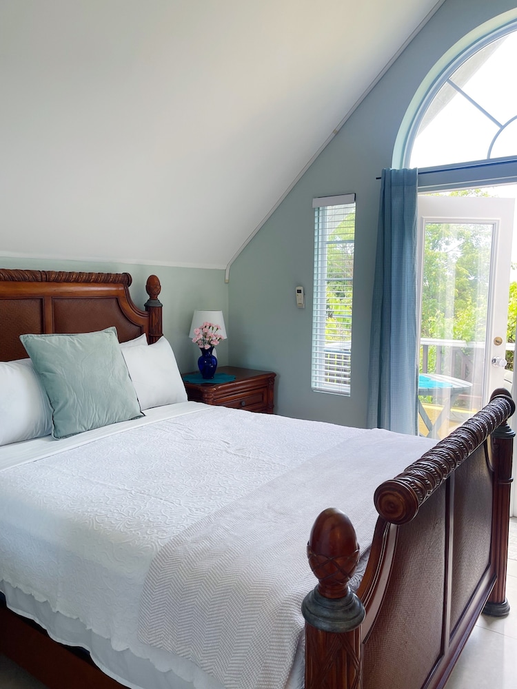 Standard Room, 1 Queen Bed, Balcony (Bougainvillea)