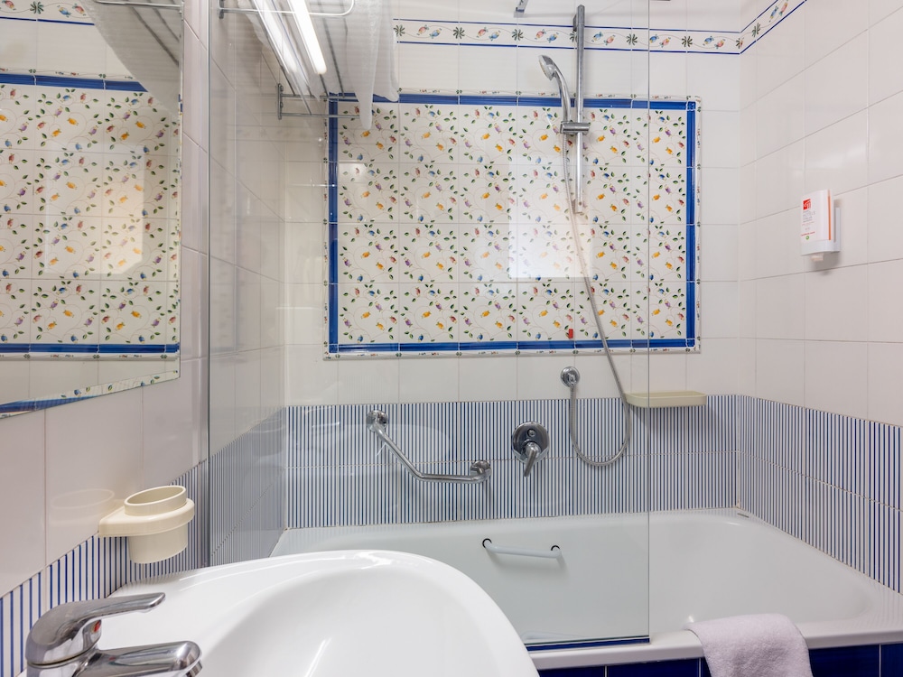 Panoramic Double or Twin Room - Photo 10