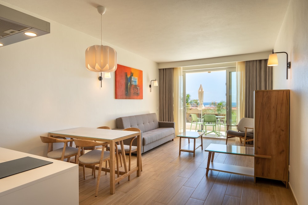 Comfort Suite, Balcony, Pool View (with balcony or terrace)