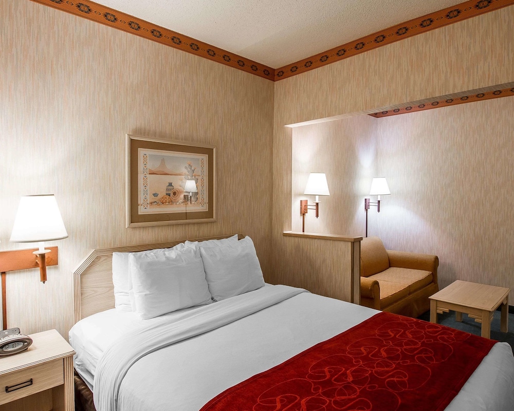 Suite, 1 Queen Bed with Sofa bed, Non Smoking - Photo 2
