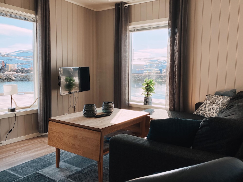 Premium Apartment, 3 Bedrooms, Sea View (Rorbu Makkaur) photo 1