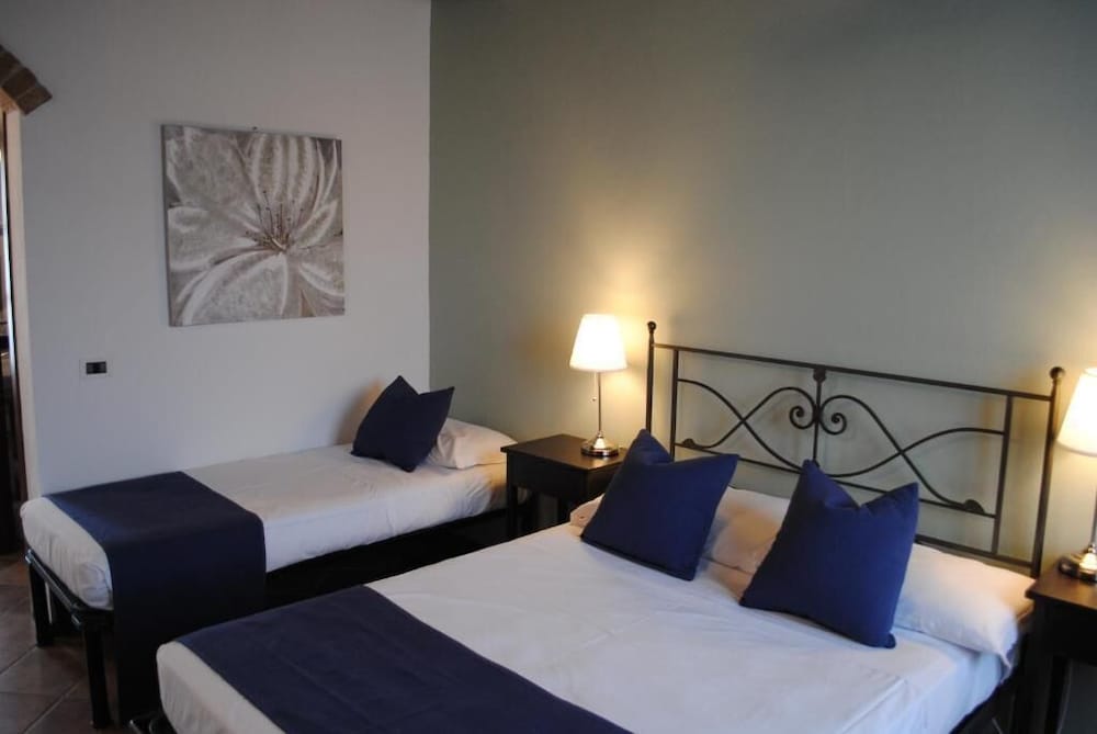 Basic Triple Room photo 1