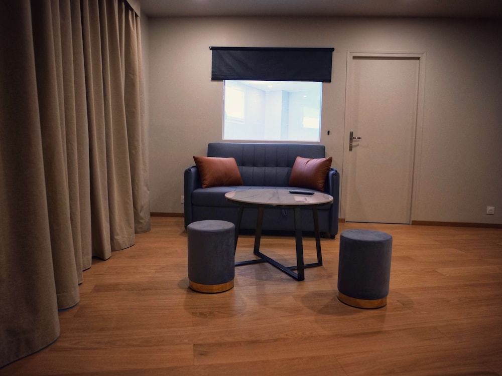 Suite, 2 Bedrooms - Photo 5