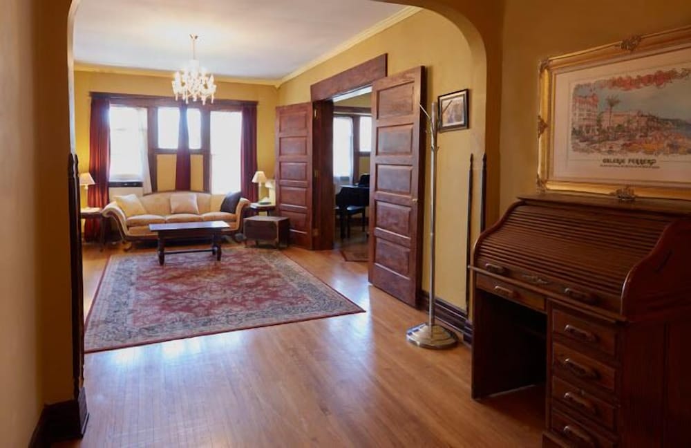 LaSalle Apartment photo 1