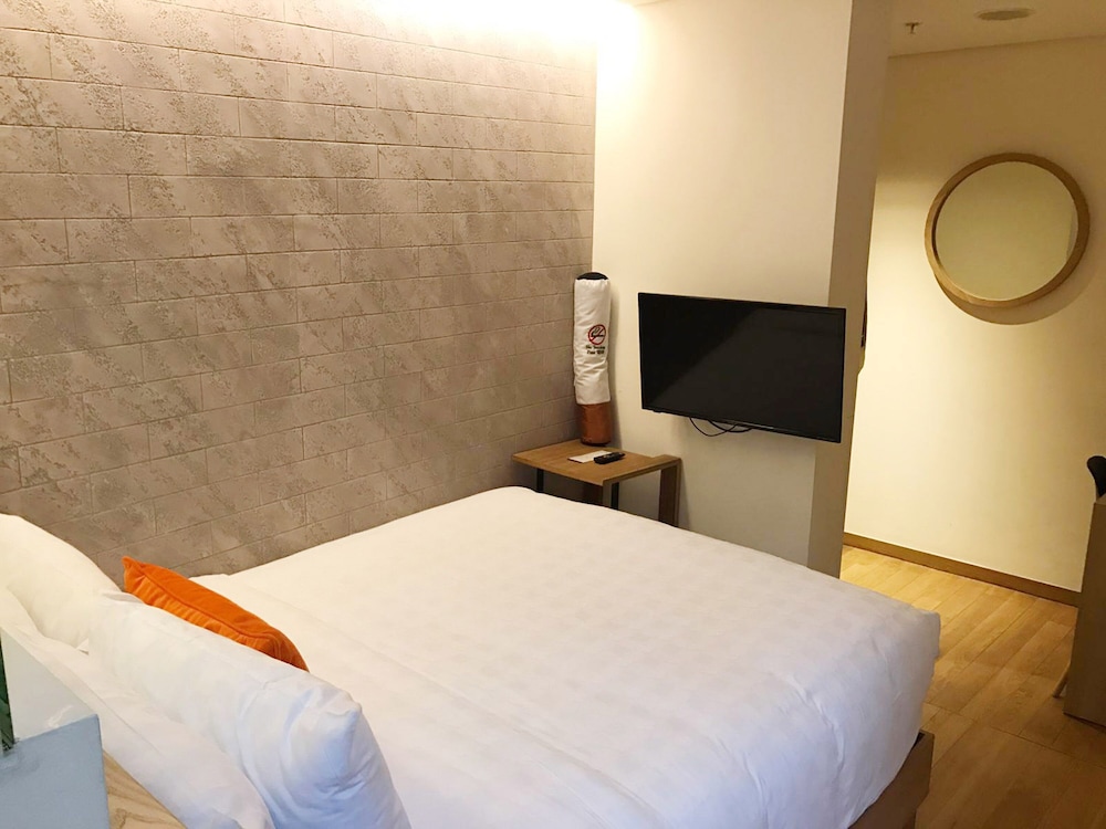 Premier Suite, 1 Queen Bed, Bathtub (Indoor) photo 2
