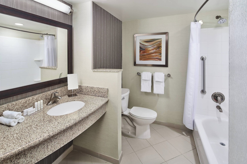Room, 2 Queen Beds (Hearing Accessible) - Photo 6