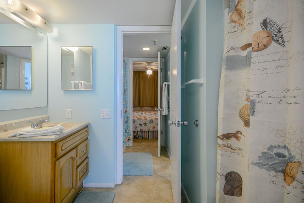 Condo, 2 Bedrooms photo 3