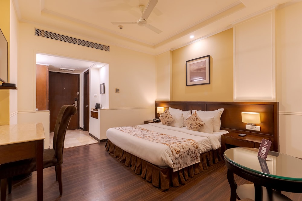 Deluxe Double Room, 1 King Bed photo 2