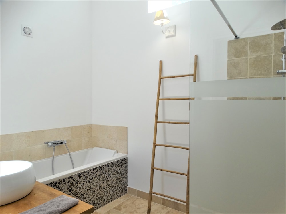 Family Triple Room, Bathtub, Vineyard View (Expressions) photo 2
