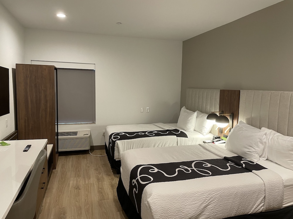 Room, 2 Double Beds - Photo 2