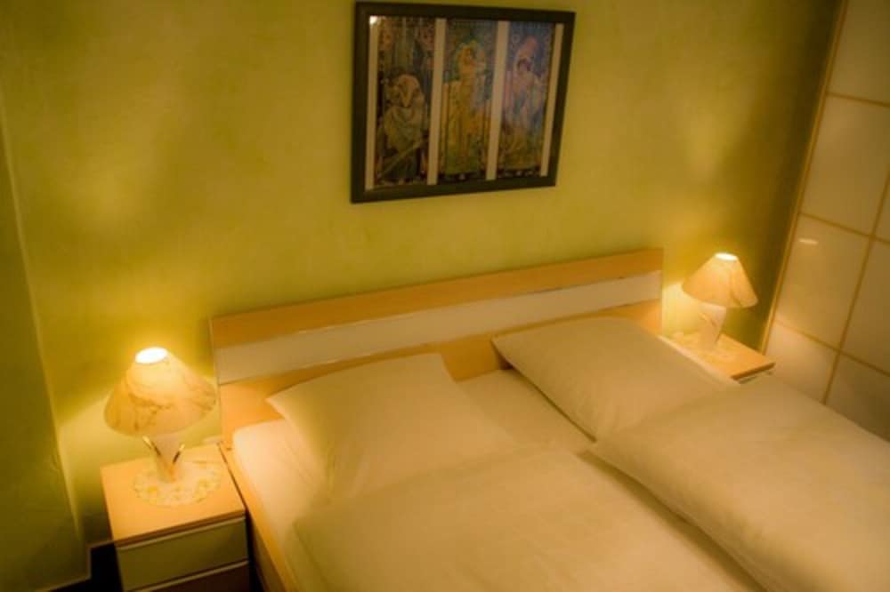 Double Room - Photo 5