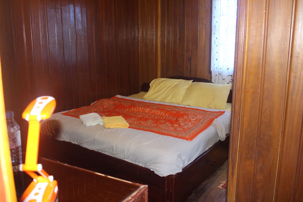 Economy Double or Twin Room, Balcony, Mountain View photo 3