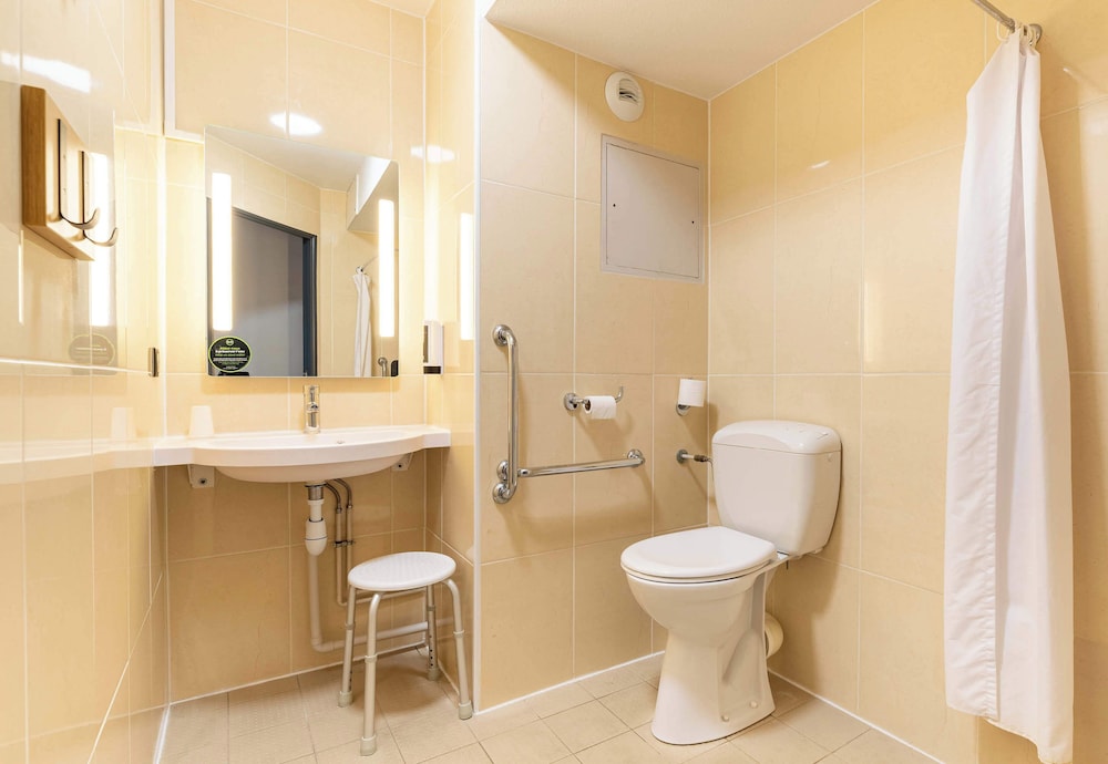 Double Room, Mobility Accessible - Photo 7