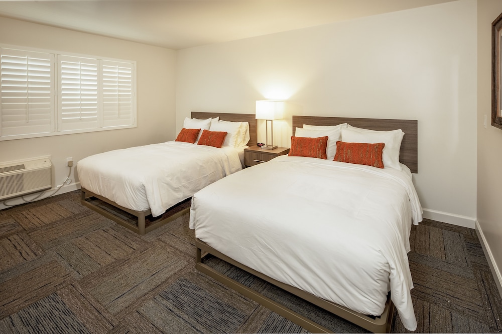 Deluxe Room, 2 Double Beds - Photo 1