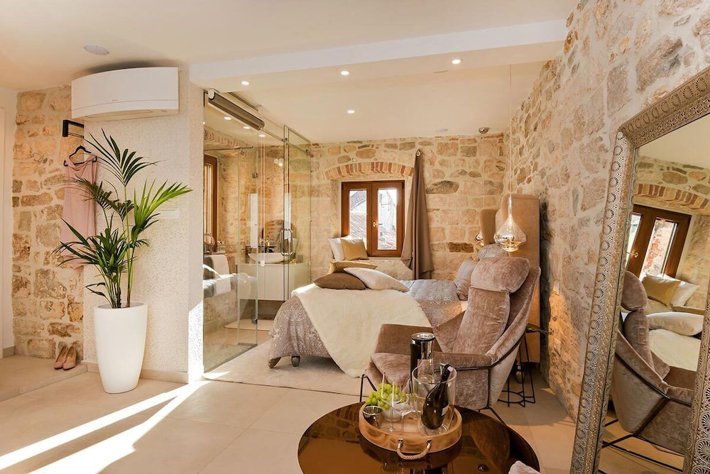 Deluxe Studio Suite