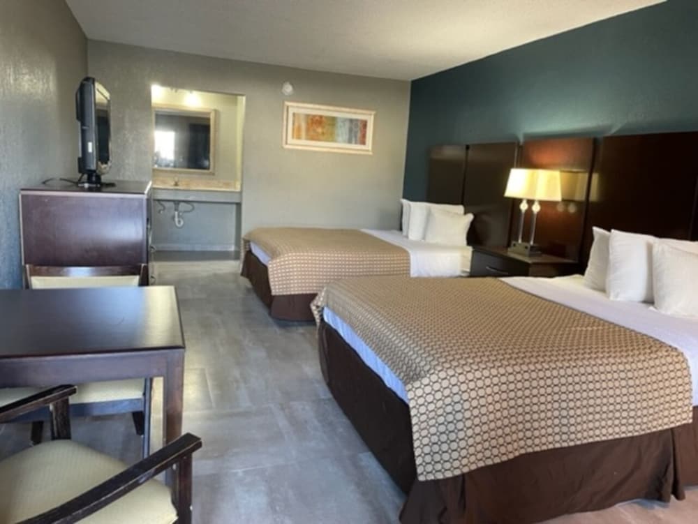 Deluxe Room, 2 Queen Beds, Non Smoking (Non Pet Friendly) photo 3