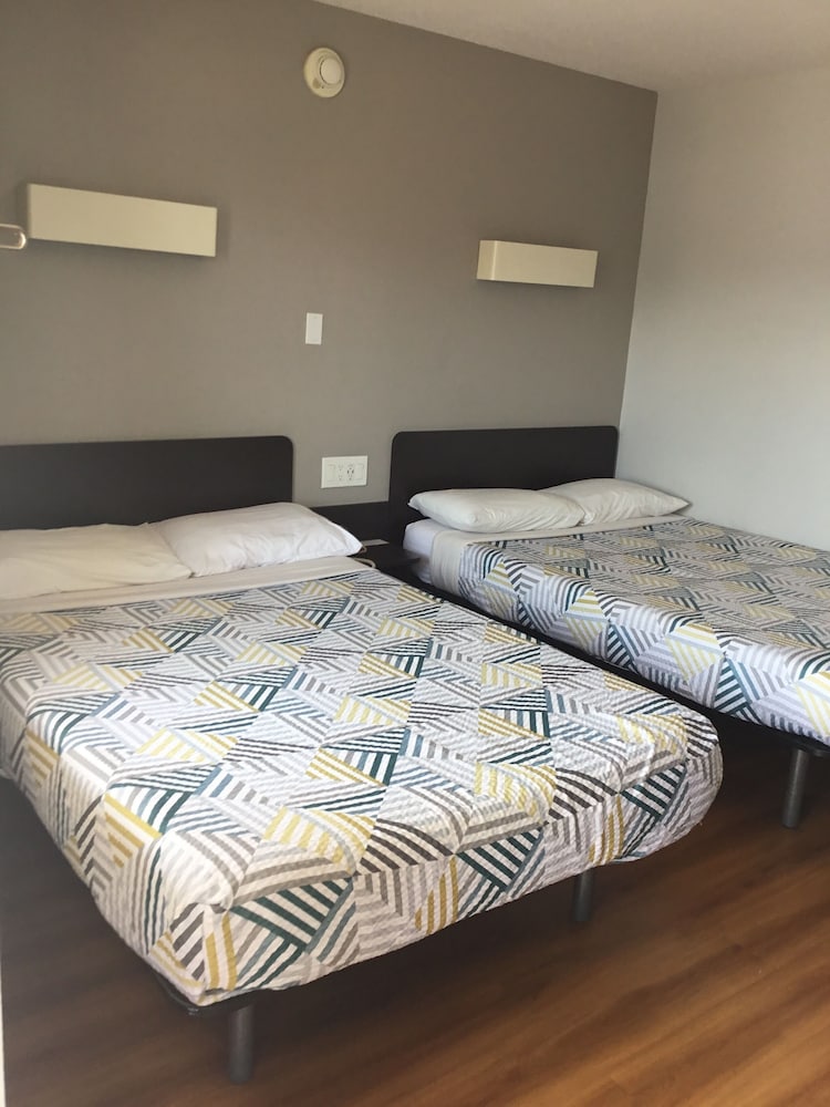 Deluxe Room, 2 Double Beds, Non Smoking, Refrigerator & Microwave photo 1
