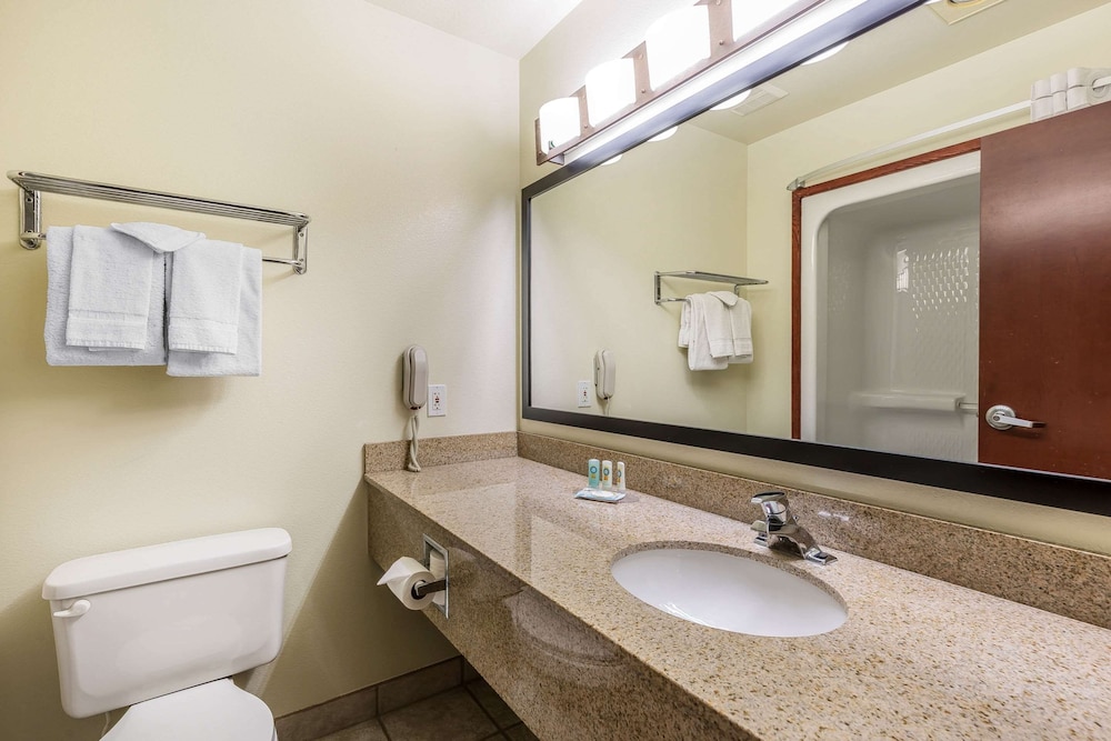 Standard Room, 2 Queen Beds, Mountain View photo 2