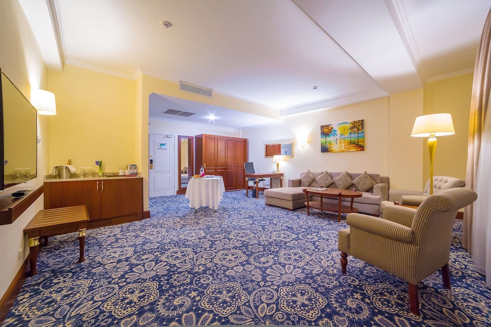 Business Room, 1 King Bed, Non Smoking (Diplomatic) photo 1