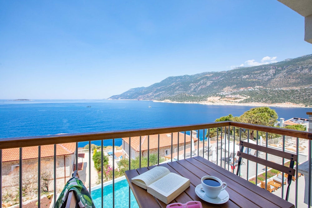 Doppia Standard, vista mare