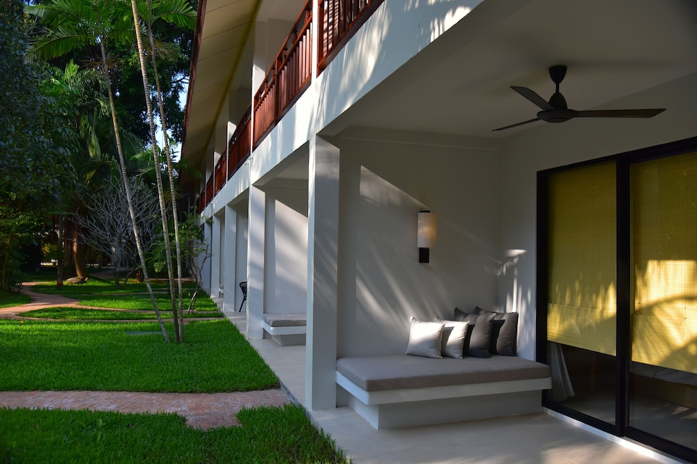 Deluxe Triple Room, Multiple Beds, Garden View - Photo 12