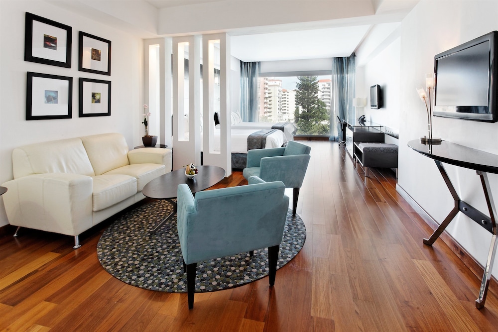 Suite, 1 King Bed, Club Lounge Access