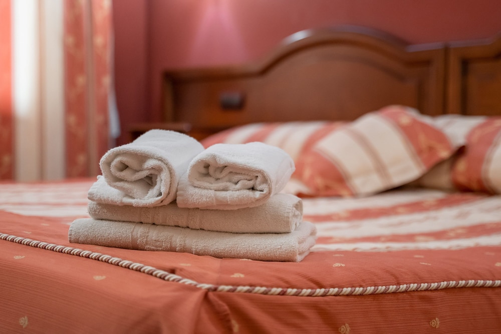 Standard Double or Twin Room photo 2
