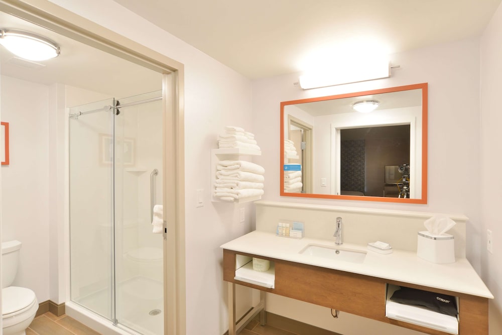Studio, 2 Queen Beds, Refrigerator & Microwave (Wet Bar) photo 2