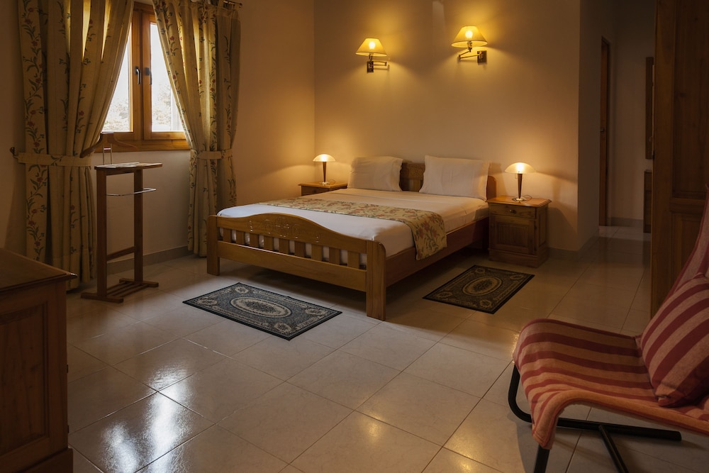 Family Suite, 1 King Bed with Sofa bed, Garden View photo 2