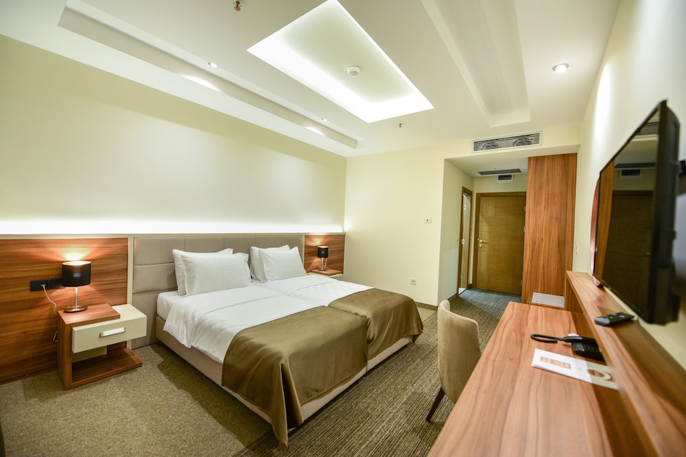 Standard Twin Room - Photo 1