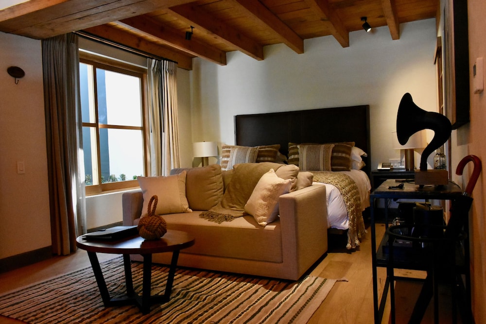 Suite 3 photo 1