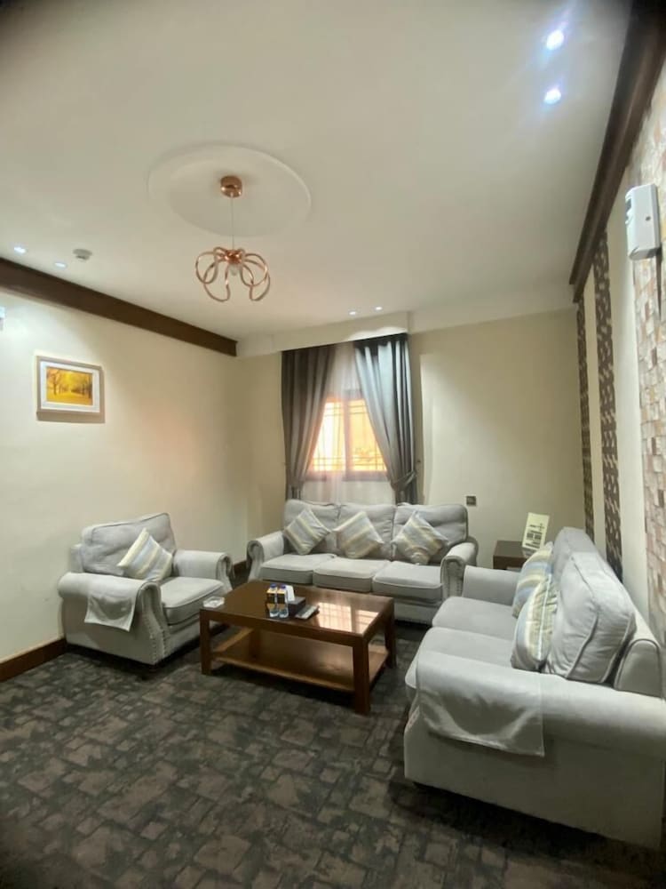 Deluxe Studio Suite photo 2
