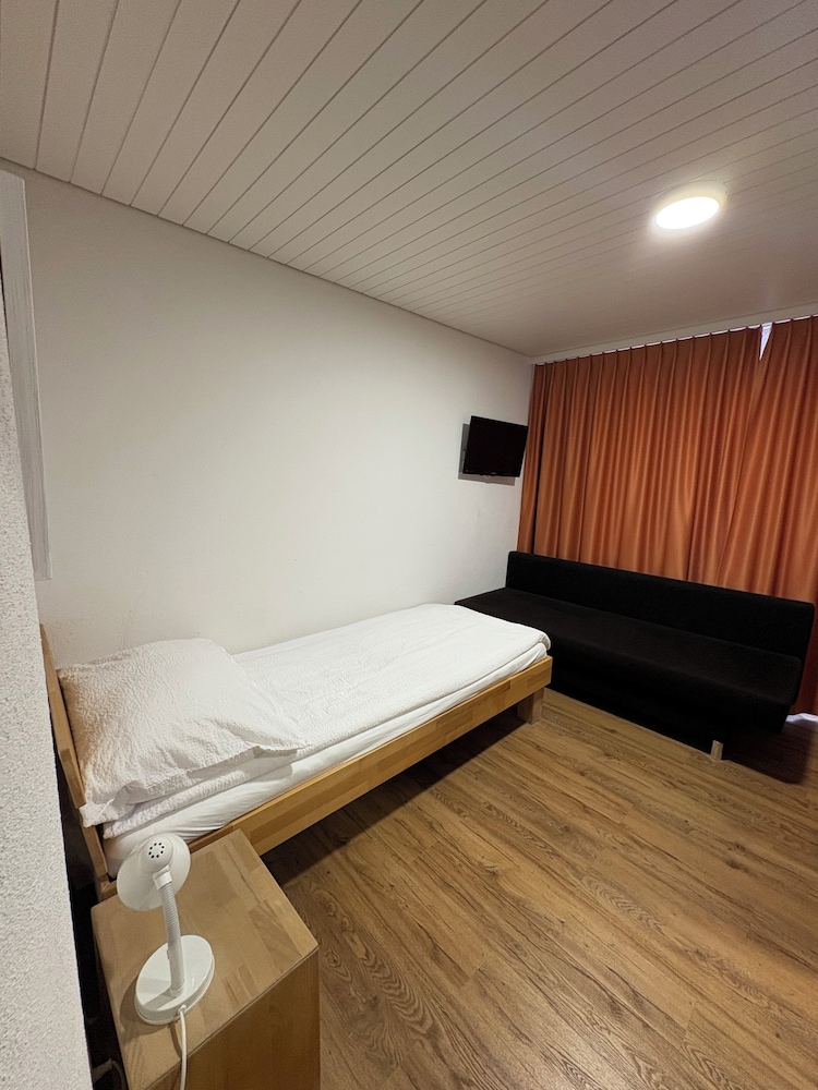 Basic Single Room, Balcony, Courtyard View