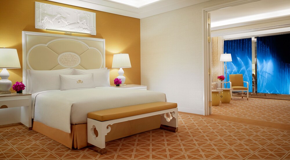 Fountain Suite King Lake View