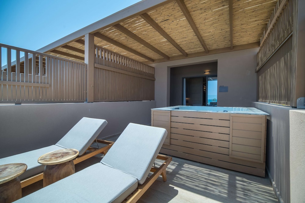 Petite Suite Sea View with Outdoor Hot Tub - Photo 19