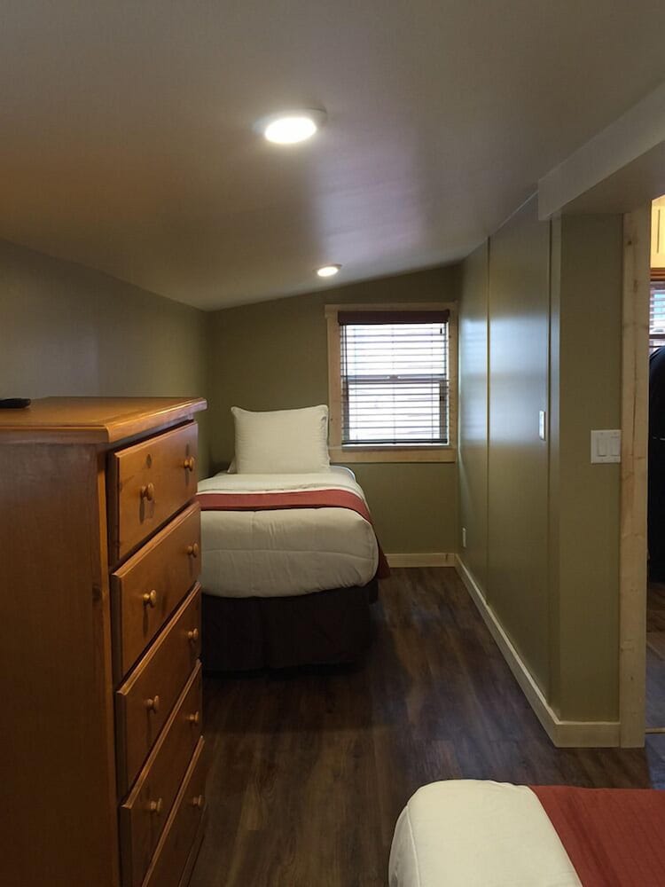 Family Cabin (Native)