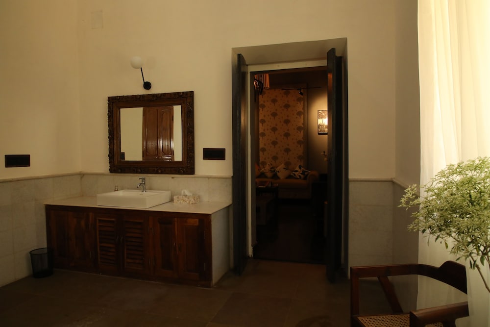 Grand Double Room, 1 King Bed, Garden View photo 3