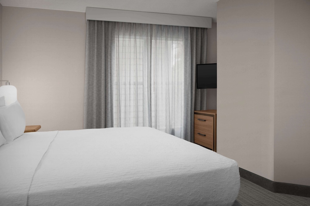 Suite, 1 King Bed, Bathtub - Photo 1
