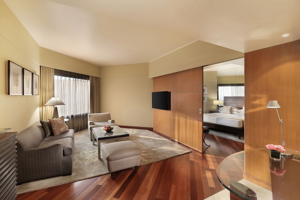 Suite, 1 King Bed (Regency) - Photo 4