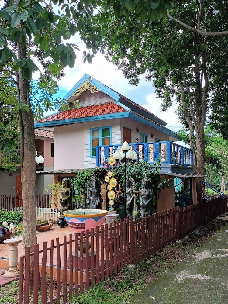 Thai Mini Suite