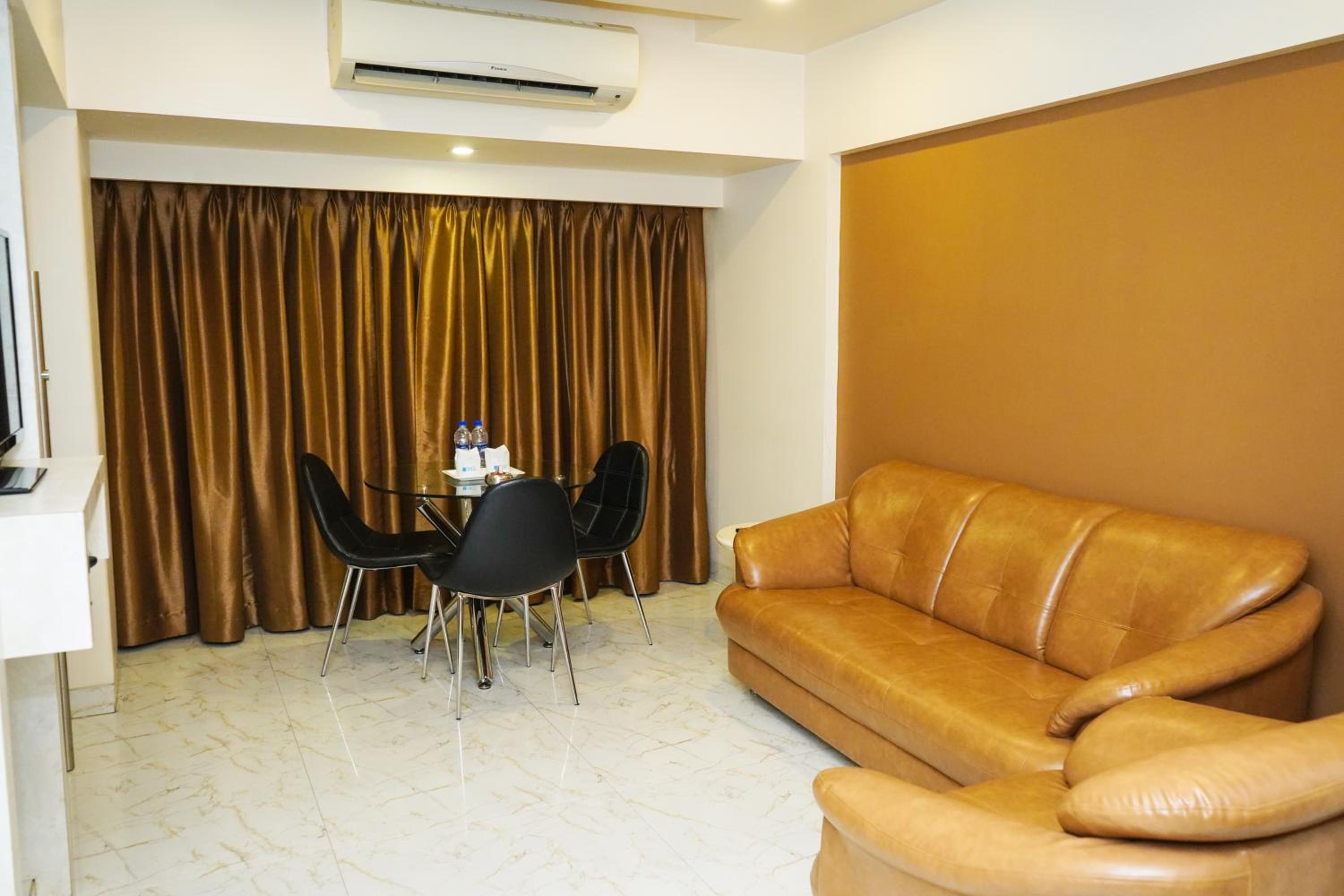 Standard King Room photo 2
