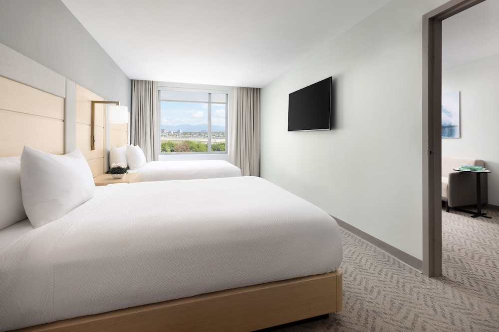 Suite, 1 Bedroom - Photo 2