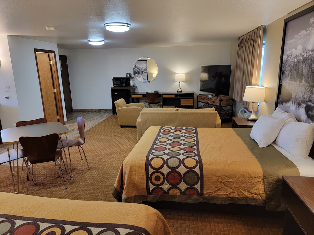 Suite, Multiple Beds, Non Smoking, Microwave - Photo 3