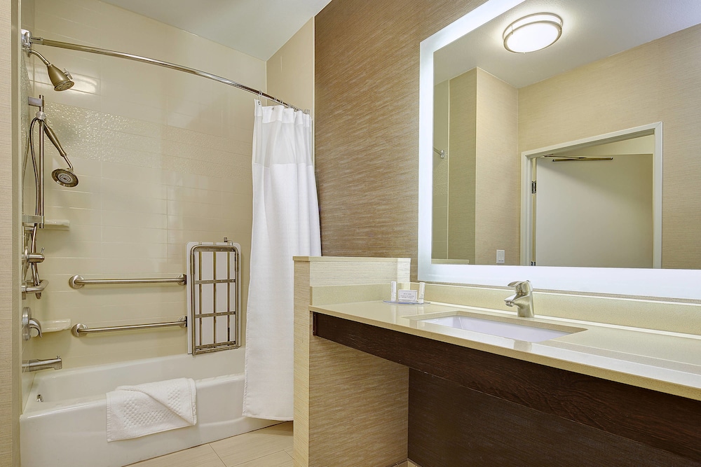 Fairfield Inn & Suites by Marriott San Diego Carlsbad, Photo 4
