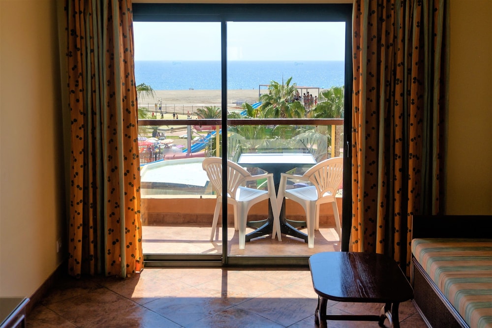 Quadruple Room, Sea View (2 adults and 2 children) - Photo 1