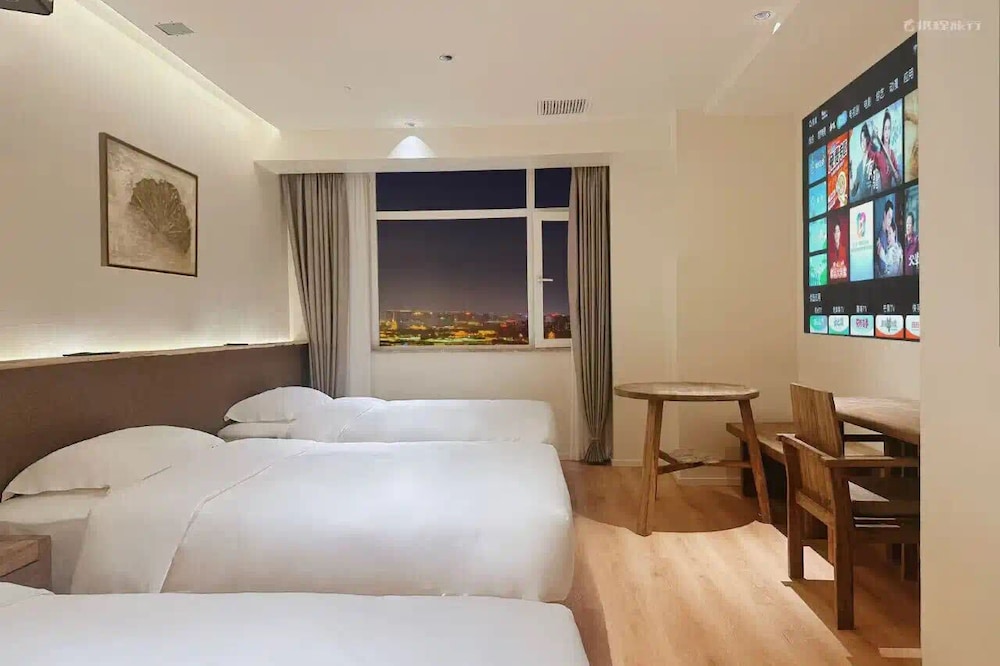 Family Room, City View