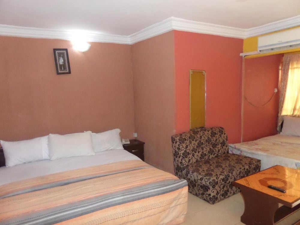 Royal Room - Photo 1