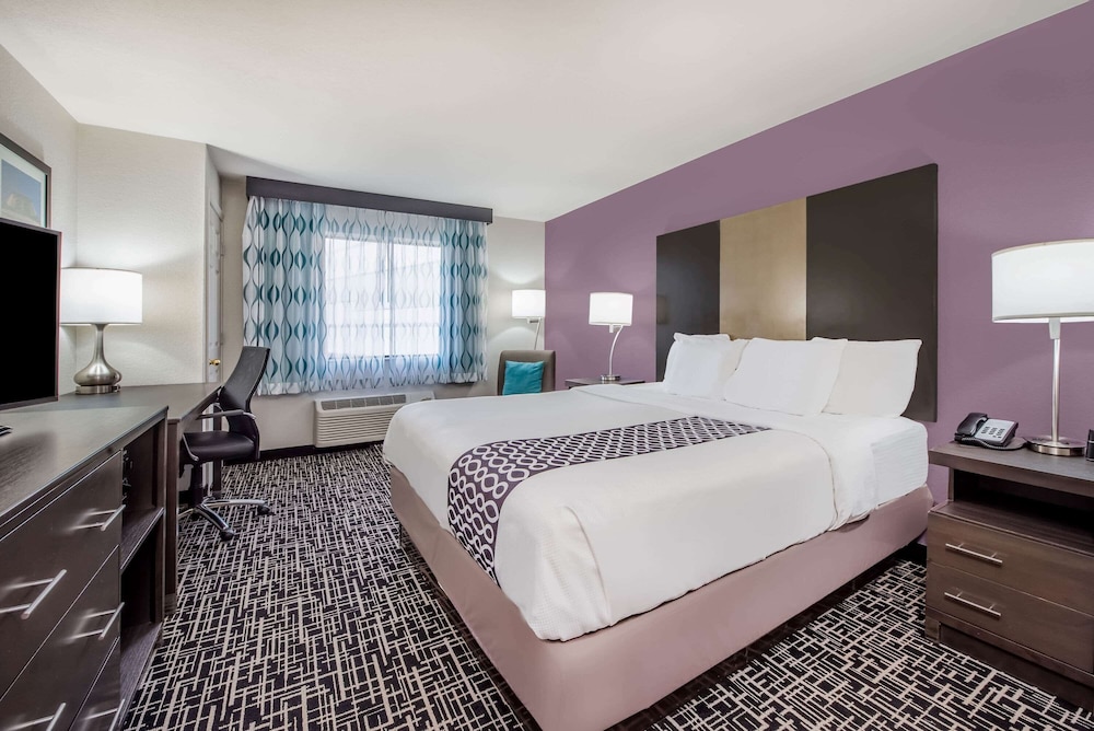 Suite, 1 King Bed, Non Smoking - Photo 3