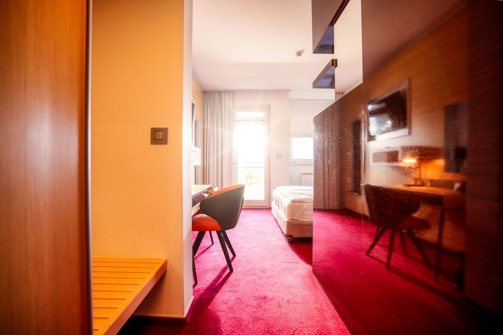 Double or Twin Room - Photo 1