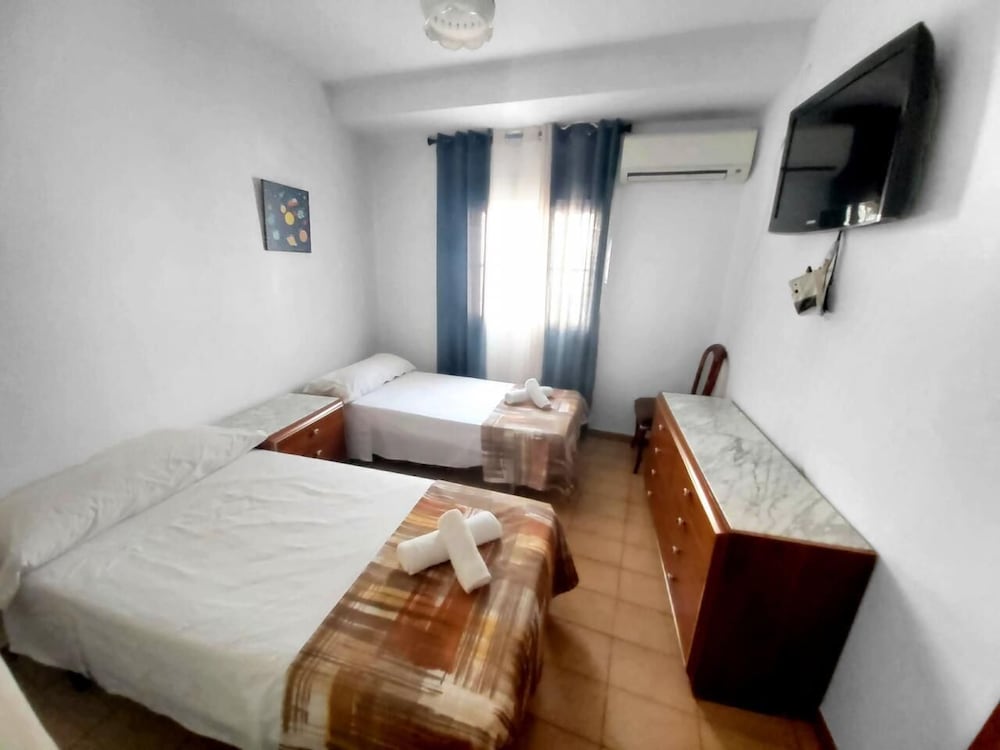 Standard Room, 2 Twin Beds, City View